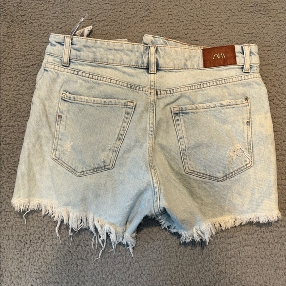 ZARA Distressed denim shorts Size 4 Color Blue - Picture 2 of 10
